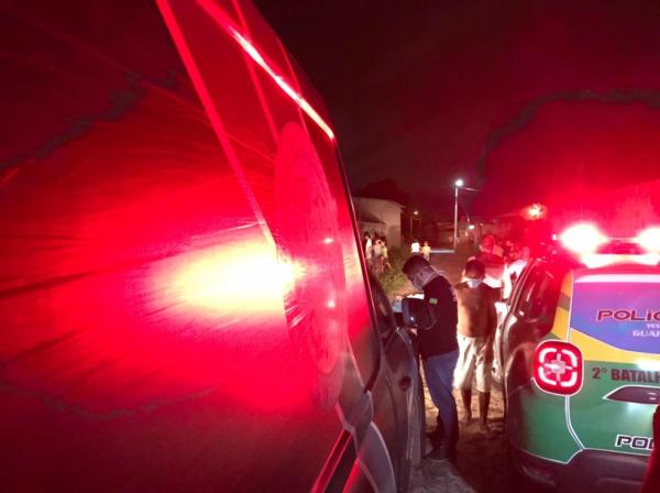 Dupla em moto mata jovem com dois tiros em via pública na cidade de Parnaíba, litoral do Piauí