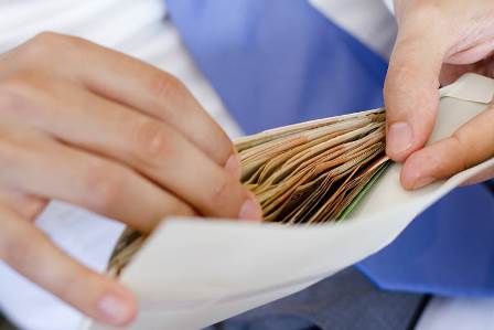 Nascidos em março e abril começam a receber abono salarial