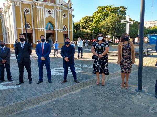 Solenidade de Hasteamento das bandeiras marca comemora&ccedil;&atilde;o ao anivers&aacute;rio de Floriano.(Imagem:FlorianoNews)