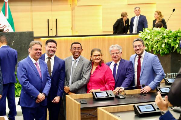 Joel Rodrigues, pr&eacute;-candidato a governador, recebe homenagem em sess&atilde;o especial na Assembleia Legislativa(Imagem:Ascom)