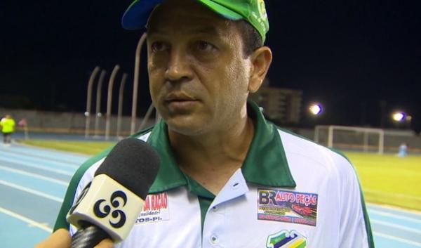 Kobayashi festeja ponto e faz cálculos: "Com 10 pontos, temos grandes chances"