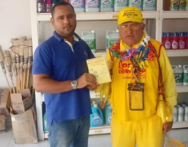 Repórter Amarelinho entrega DVD do Show Gente Nossa "Os Tocáveis" a parceiros