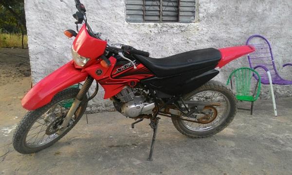 Moto recuperada pela For&ccedil;a T&aacute;tica.(Imagem:Divulga&ccedil;&atilde;o))