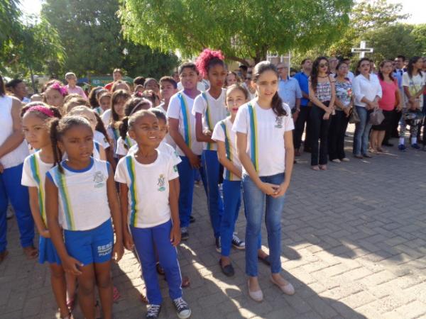 Solenidade marca abertura da Semana da P&aacute;tria em Floriano.(Imagem:FlorianoNews)