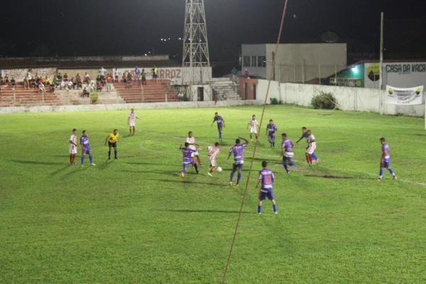 Chances desperdi&ccedil;adas no segundo tempo custam derrota ao 4 de Julho. (Imagem: Emanuele Madeira/GloboEsporte.com)
