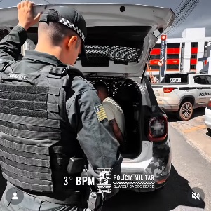 Força Tática do 3º BPM cumpre mandado de prisão contra investigado por tráfico de drogas em Floriano