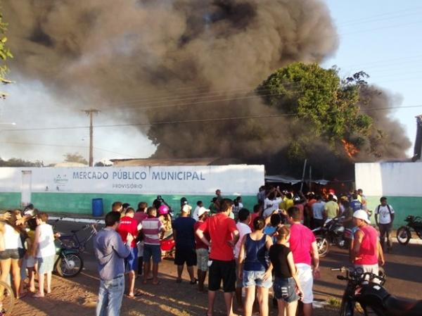 Prefeita registra B.O para investigar incêndio em mercado de Esperantina