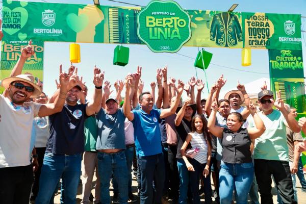 Em meio a multidão, Joel inicia campanha participando da Festa do Vaqueiro em Bertolínia