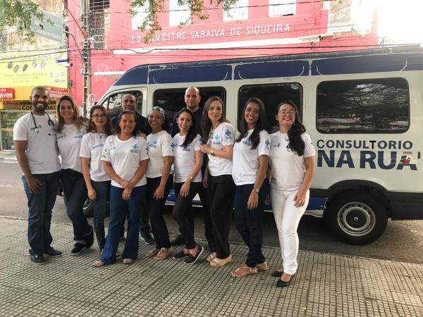Jovem florianense cursa medicina e hoje ajuda pessoas em situação de rua na capital