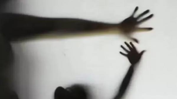 Supervisor do Bolsa Família exonerado por suspeita de estupro tentou agarrar adolescente em quarto