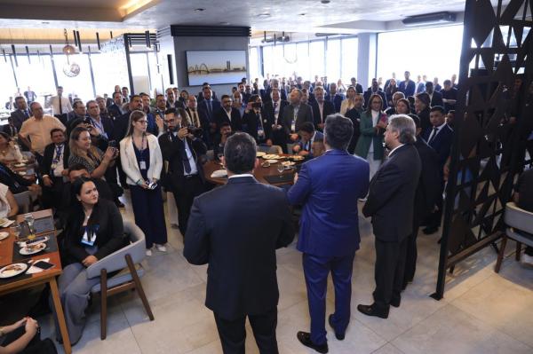 Senador Ciro Nogueira promove almo&ccedil;o de confraterniza&ccedil;&atilde;o com prefeitos piauienses.(Imagem:Divulga&ccedil;&atilde;o)