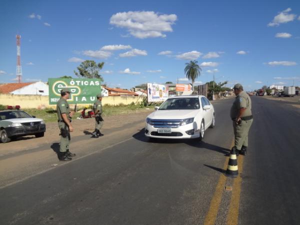 Pol&iacute;cia Militar realizou Opera&ccedil;&atilde;o Fronteira Segura em Floriano.(Imagem:FlorianoNews)