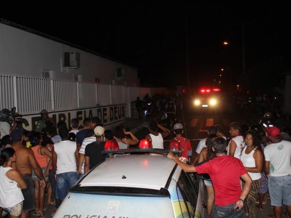 Homem é morto com tiros nas costas e mulher é baleada na Zona Leste