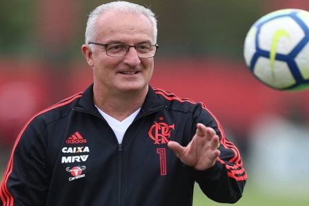Dorival e diretoria do Flamengo evitam falar sobre futuro de Diego Alves