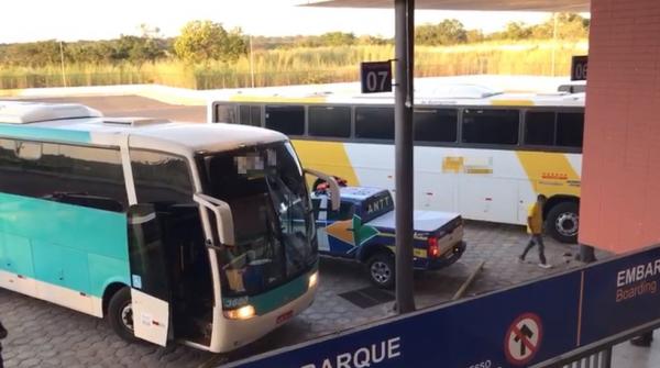 Ônibus clandestino com 39 passageiros é apreendido pela ANTT em Floriano/PI