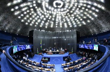 Projeto de lei sobre gestante e lactante é aprovado no Senado