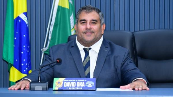 Vereador David Oka alerta a população para os perigos das queimadas