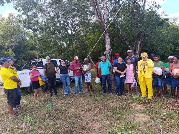 Repórter Amarelinho realiza ação social em comunidades rurais de Floriano.(Imagem:FlorianoNews)