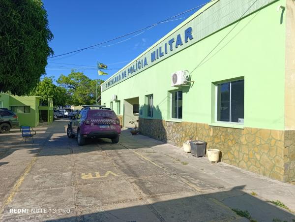 Mulher tem moto e pertences roubados por trio armado em Floriano