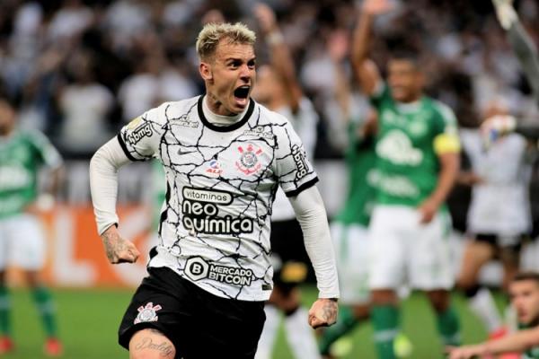 Corinthians marca no último lance e vence Chape diante de quase 40 mil torcedores