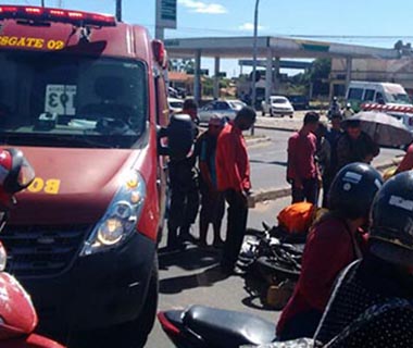 Mulher fica presa a retrovisor após acidente em rodovia