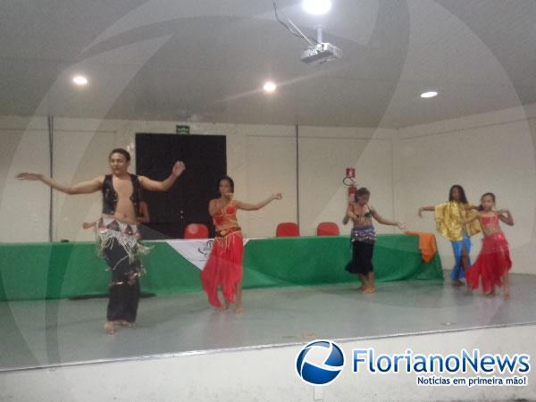 Apresenta&ccedil;&atilde;o do Grupo de Dan&ccedil;a Khadija.(Imagem:FlorianoNews)