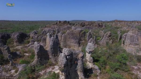 Parque de Sete Cidades se destaca pelas formações rochosas e pinturas rupestres de 10 mil anos