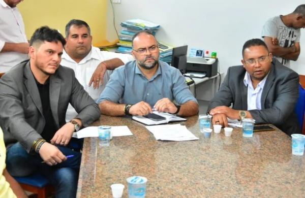 Vereadores de Floriano se reúnem com representantes da Associação dos Vigias para tratar de demandas