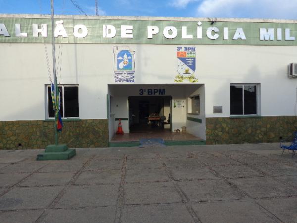 Dupla realiza assalto a mão armada e leva dinheiro de supermercado em Floriano