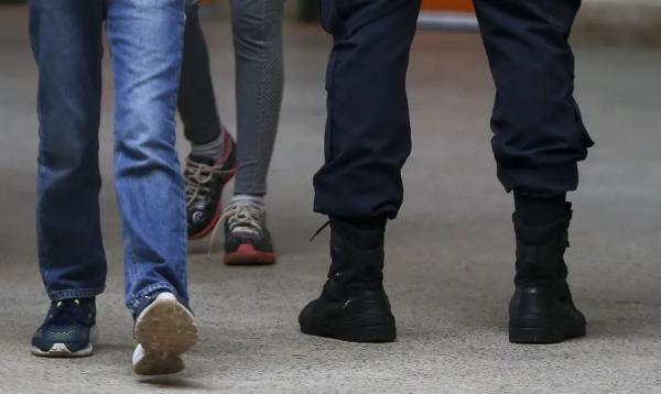 Escolas militares podem pagar mais a policiais do que a professores