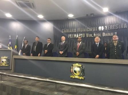 Henrique Rebelo representa a Assembleia em sessão na Câmara Municipal de Teresina