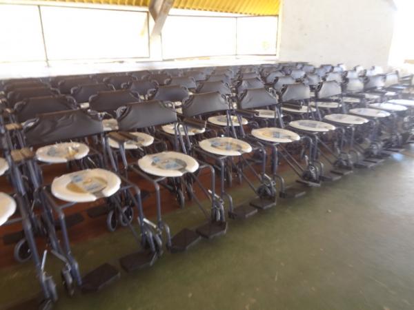 CEIR M&oacute;vel realiza entrega de produtos ortop&eacute;dicos em Floriano.(Imagem:FlorianoNews)