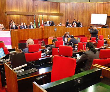 Após votação de empréstimos, suplentes querem definição do Governo