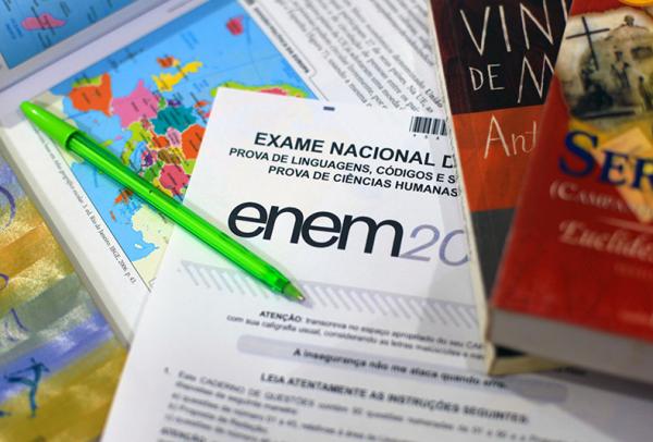 Ministro da Educação contradiz Bolsonaro e nega Enem com "cara do governo"