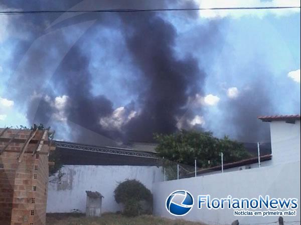 Sorveteria sofre inc&ecirc;ndio em Floriano.(Imagem:FlorianoNews)