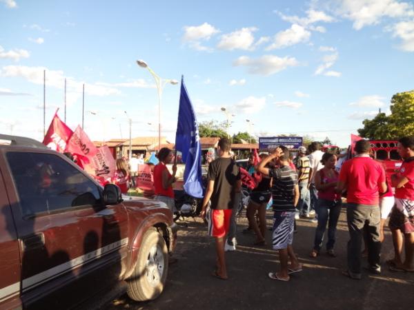 Coliga&ccedil;&atilde;o For&ccedil;a do Povo realizou concentra&ccedil;&atilde;o na Pra&ccedil;a Santo Ant&ocirc;nio.(Imagem:FlorianoNews)