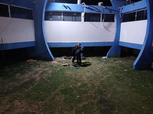Homem é executado a tiros na Praça Coronel Borges, em Floriano; Polícia Civil investiga o caso