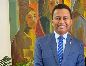 Projeto de lei para pagamento do piso nacional da enfermagem é recebido pelo Dep. Francisco Costa