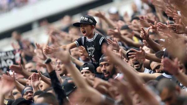 A equipe alvinegra venceu por 1 a 0, no Itaquer&atilde;o, gol de Mateus Vital, e foi a 43 pontos na tabela de classifica&ccedil;&atilde;o.(Imagem:Stringer/Reuters)