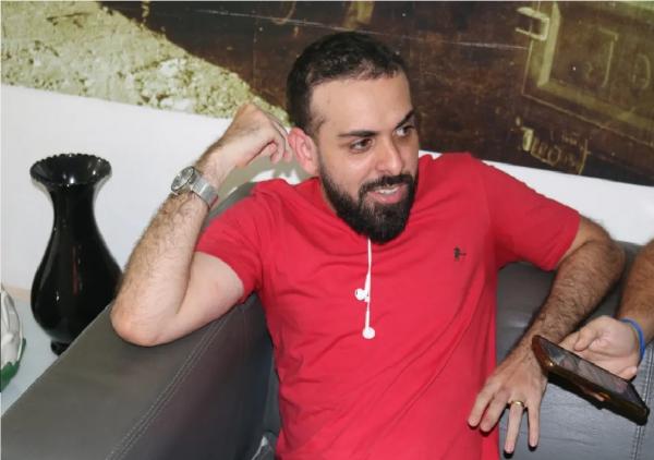 Humorista pernambucano Ítalo Sena faz shows Stand-up em Teresina, Picos e Floriano, no Piauí