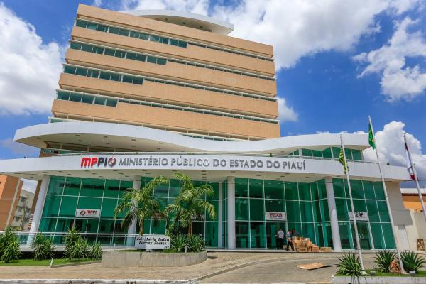MP determina que Carlos Monte faça nomeação de concursados