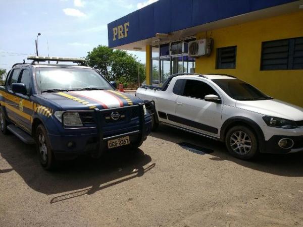 PRF recupera veículo roubado que circulava com placas clonadas.(Imagem:PRF)