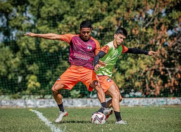 Atacante do River-PI, Lenilson sofre grave lesão e está fora da disputa do Piauiense 2025