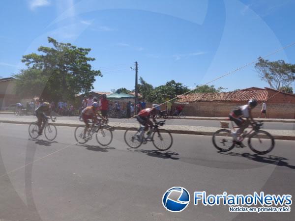 Realizada em Floriano 8&ordf; edi&ccedil;&atilde;o da Corrida Cicl&iacute;stica Pedro Tomaz.(Imagem:FlorianoNews)