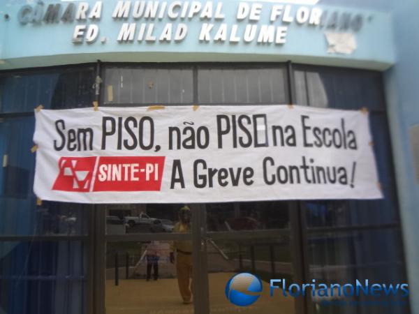 Estudantes fazem manifesta&ccedil;&atilde;o em rela&ccedil;&atilde;o a greve de professores.(Imagem:FN)