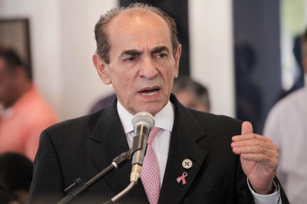 Marcelo Castro torce para que mulheres tenham zika antes da idade fértil