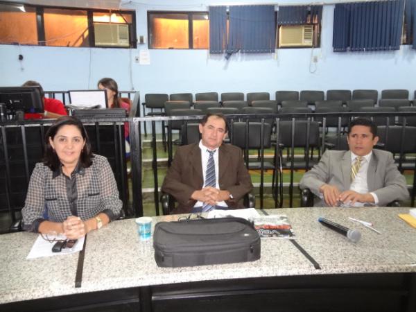 Sess&atilde;o na C&acirc;mara debate merenda e transporte escolar.(Imagem:FlorianoNews)