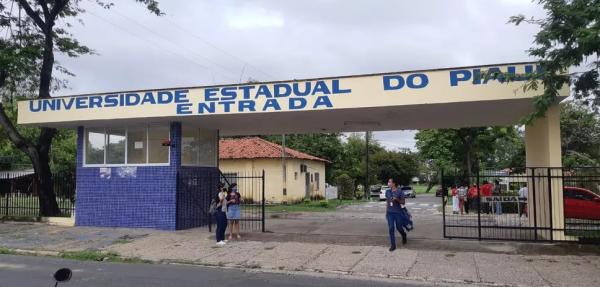Uespi anuncia concursos com 160 vagas para professores e técnicos administrativos