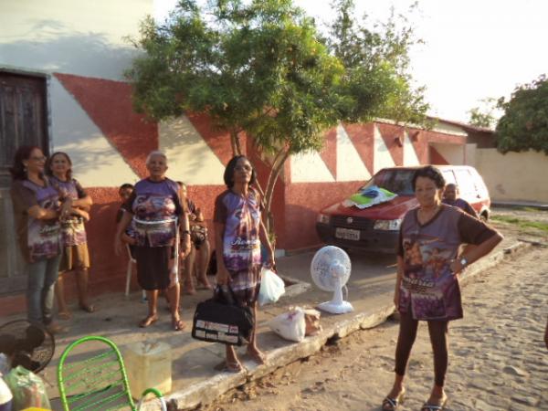Devotos de Floriano e Bar&atilde;o de Graja&uacute; seguem em romaria rumo ao Canind&eacute;.(Imagem:FlorianoNews)