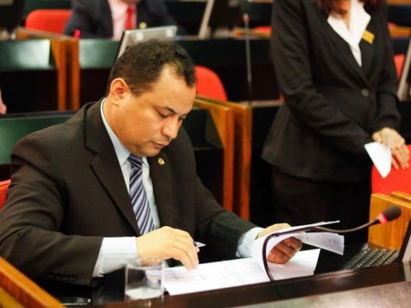 Servidores, deputados e entidades discutem proposta de reforma nesta terça